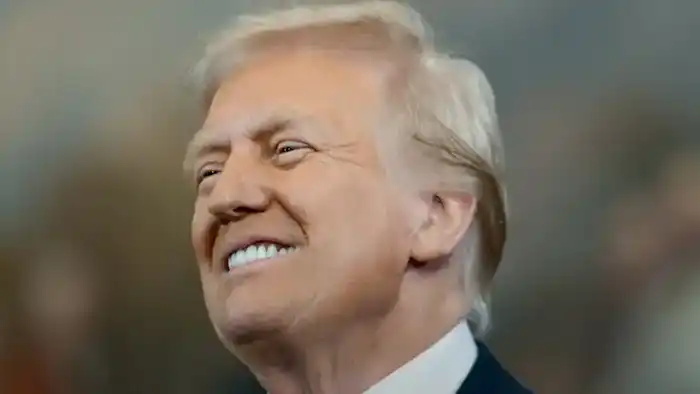 Президент США Дональд Трамп и его главные советники готовятся к поездке в Южную Корею в октябре для участия в саммите стран Азиатско-Тихоокеанского региона, где может состояться встреча с китайским лидером Си Цзиньпином.