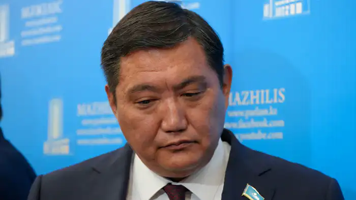 Депутат Бакытжан Базарбек предлагает новые меры против недобросовестных застройщиков в рамках Строительного кодекса