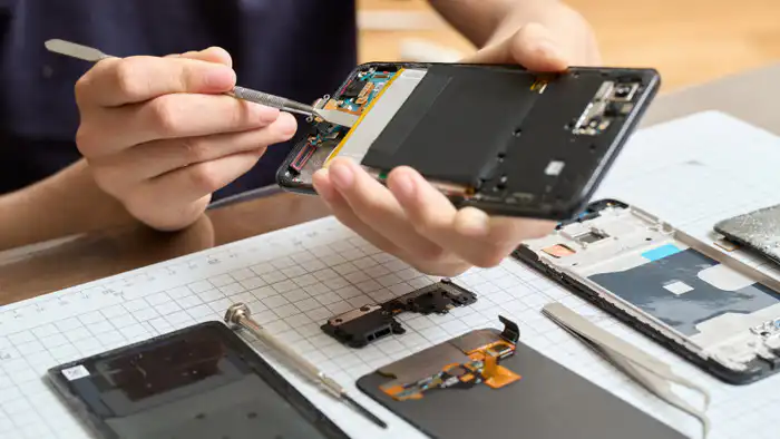 Депутат снова теряет связь: где его смартфон?