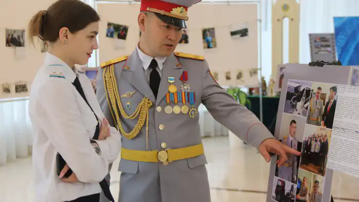 В Павлодаре открылась фотовыставка 'Герои мирных дней' в рамках международной акции 'Закон и создай'