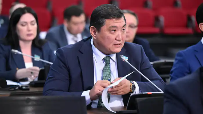 Депутат Базарбек раскритиковал процесс рассмотрения заявок на недропользование в Мажилисе