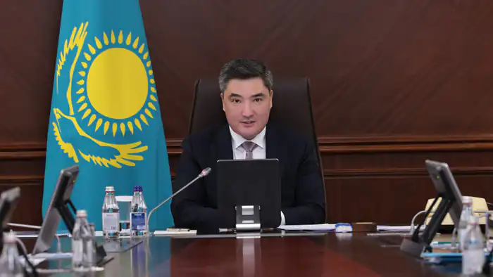 На заседании правительства премьер Олжас Бектенов сделал замечание акимам трех областей, которые отстают по показателям макроэкономического развития. Это событие подчеркивает необходимость улучшения экономической ситуации в данных регионах и акцентирует в