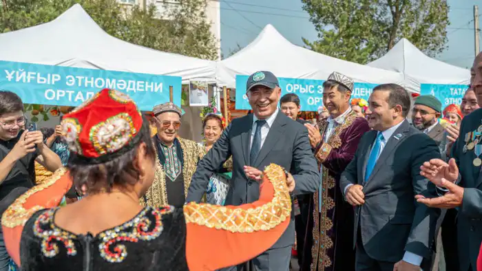 Футбольные голы и карьерные взлеты: чиновники Казахстана празднуют на поле успехов