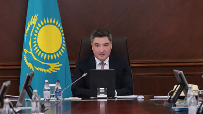 Неожиданный звонок прерывает заседание правительства: последствия для премьер-министра Бектенова остаются неясными