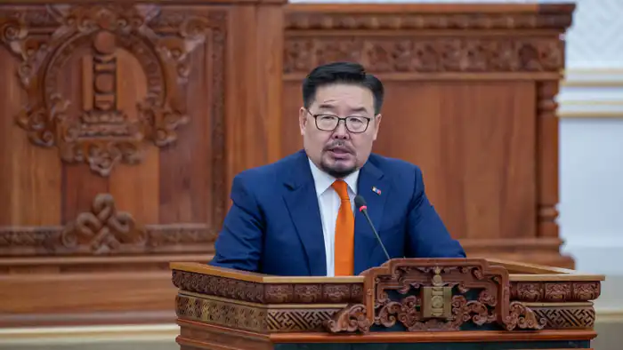 Премьер Монголии Гомбожавын Занданшатар ушел в отставку спустя четыре месяца