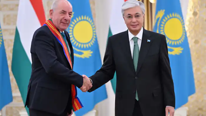 Президент Венгрии награждён орденом 'Достық' I степени в Астане от Касым-Жомарта Токаева