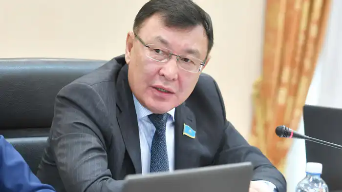 Генерал полиции Марат Кожаев о запрете свободной продажи алкоголя: 'Придёшь на работу, полдня отходишь'