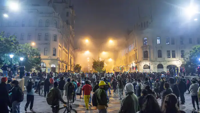 Протесты молодежи поколения Z в Перу: сотни пострадавших и один погибший, требования отставки