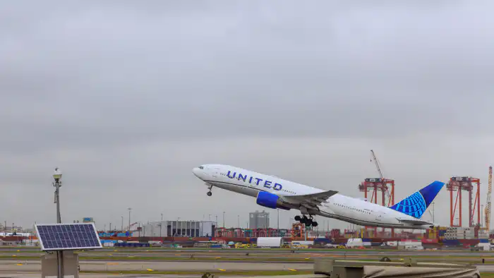 Задержки рейсов в аэропортах США: какShutdown правительства влияет на путешествия граждан