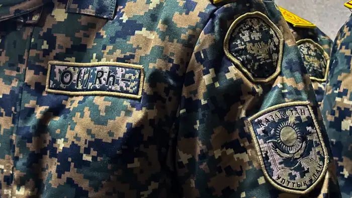 Срочник Национальной гвардии выпрыгнул с третьего этажа в Алматы