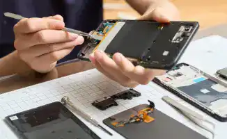 Депутат снова теряет связь: где его смартфон?