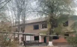 Шымкент: соседи забаррикадировали дом после пожара