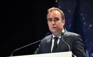 Франция представила новое правительство под руководством премьер-министра Себастьена Лекорню
