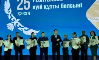 Праздничный концерт в Енбекшинском районе Шымкента укрепил дух единства и патриотизма среди жителей перед Днем Республики