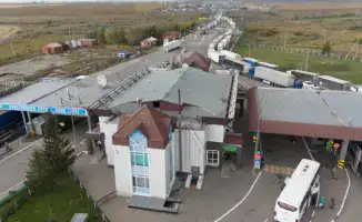 Казахстанские компании по международным автоперевозкам столкнулись с новыми ограничениями в России, что вызывает обеспокоенность у депутатов и экспертов.
