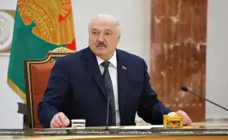 Лукашенко поручил навести порядок с очередями на заправках: причины и решения