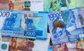 Рубль на весах: дорожает, но теряет доверие в Казахстане