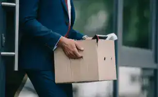 Shutdown правительства США: более 4100 федеральных служащих под угрозой увольнения из-за прекращения бюджетного финансирования