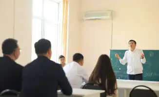 Учителя Казахстана сошлись в интеллектуальной битве на Ustaz Cup: дебаты, как искусство, в честь Дня учителя