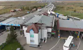 Проверка грузовиков на границе Казахстана: возможные последствия для торговых отношений с Россией и обязательств перед международными партнёрами