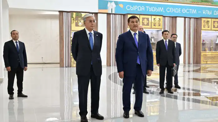 Токаев оценил работу акима Кызылординской области во время рабочей поездки 30 октября