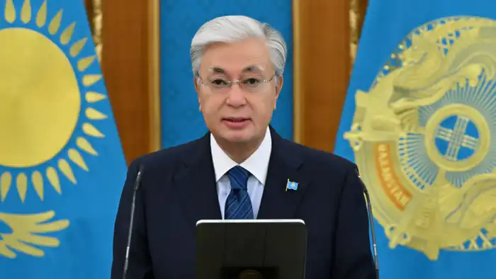 Президент Казахстана Касым-Жомарт Токаев раскритиковал руководителей спортивных федераций за зависимость от государственного финансирования, призвав их к более активным действиям и самостоятельности в развитии спорта. Он отметил, что пора положить конец м