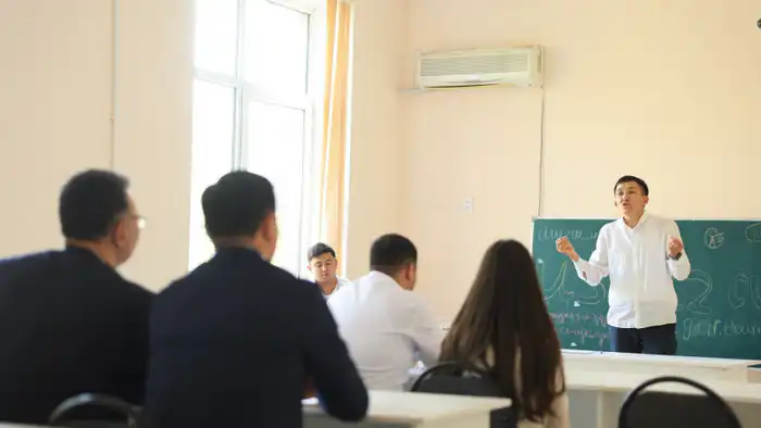 Учителя Казахстана сошлись в интеллектуальной битве на Ustaz Cup: дебаты, как искусство, в честь Дня учителя