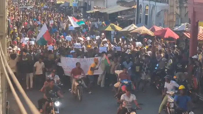 Военный переворот на Мадагаскаре: импичмент президенту после бегства