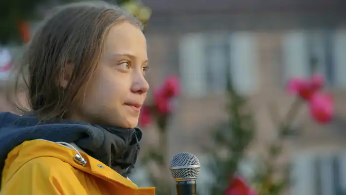 Шведская экоактивистка Грета Тунберг сообщила о жёстком обращении и унижениях после ареста в Израиле, как сообщает The Guardian.
