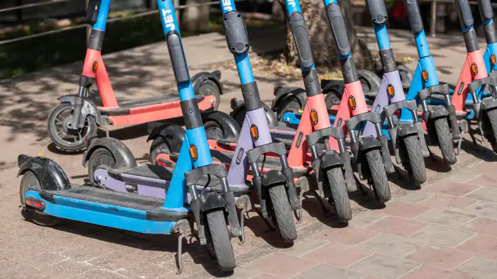 Петиция о запрете аренды самокатов в Казахстане не прошла модерацию