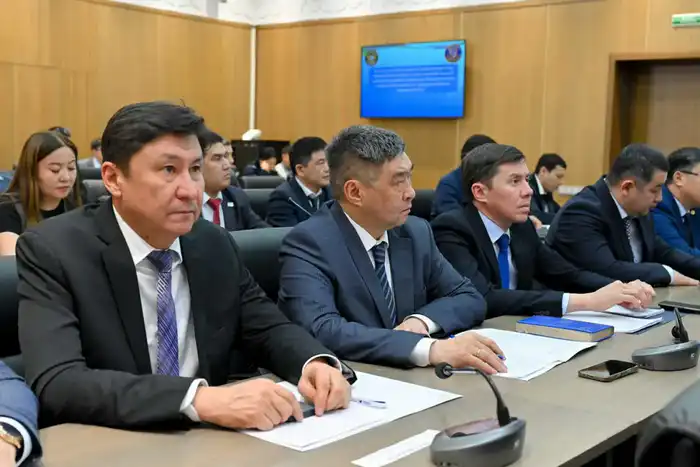 В области Абай состоялось заседание регионального штаба по профилактике наркомании и противодействию наркопреступности (3)