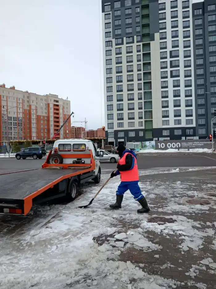 Снегопад в Астане: 3000 дорожных рабочих обеспечивают безопасность на улицах