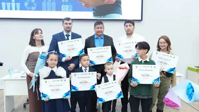 В Астане состоялась торжественная церемония закрытия республиканского экологического конкурса «EcoSummer 2025» (7)