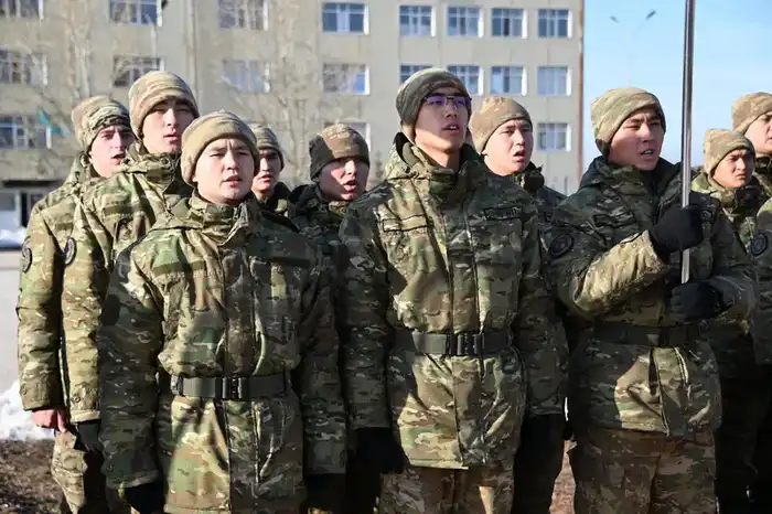 «Алаш! Әруақ! Абылай!» — казахские военные традиции ожили на Дне батыров в Караганде (6)