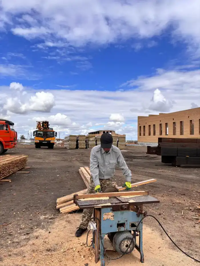 В Аксуатском районе строятся новые спортивные объекты (3)