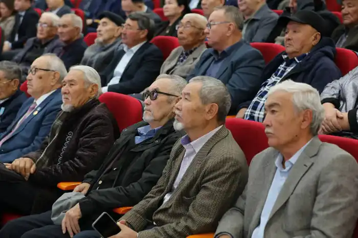 Встреча акима области с жителями Тупкараганского района обсуждение социально-экономического развития инфраструктуры здравоохранения