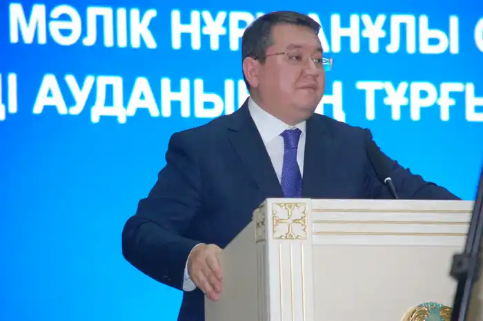 Встреча Малик Отарбаева с жителями Ескельдинского района Жетісу обсуждение цифровизации экономического развития социальной политики