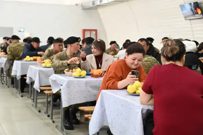 Более ста родителей солдат морской пехоты посетили гарнизон в Актау