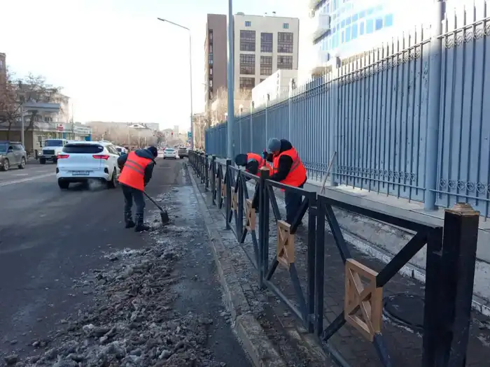 Ночь, снег и 400 машин: уборка в Астане!