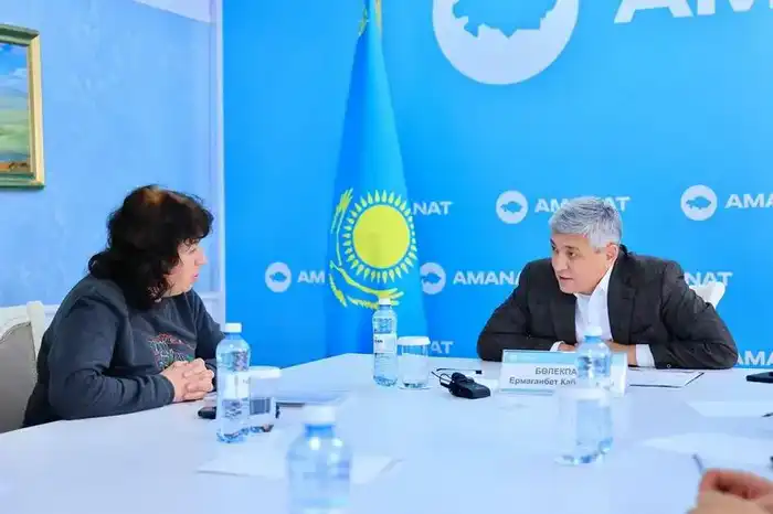 Ермаганбет Булекпаев провёл приём жителей в филиале партии Amanat (5)