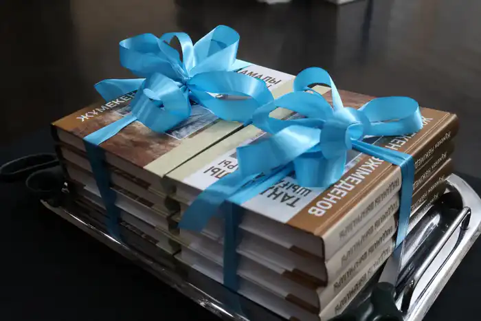 В Алматы прошёл поэтический вечер в честь 90-летия Жумекена Нажимеденова с презентацией книги и награждением конкурсантов Шымкенте