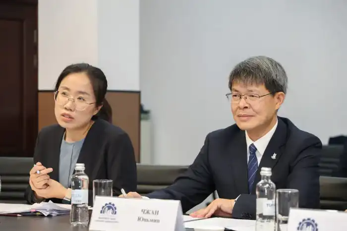 Министр Ерсайын Нагаспаев встретился с Заместителем министра промышленности и информационных технологий Китая (2)