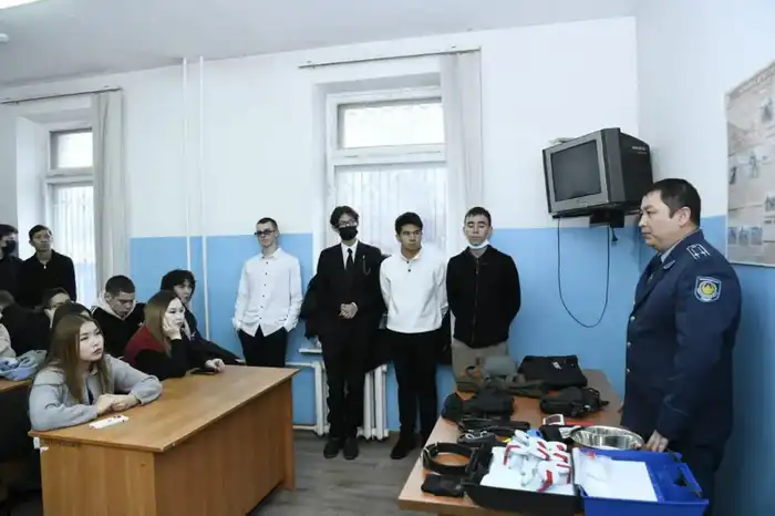 «Esirtkisiz Elorda»: в Астане студентов обучили тонкостям кинологической службы (10)