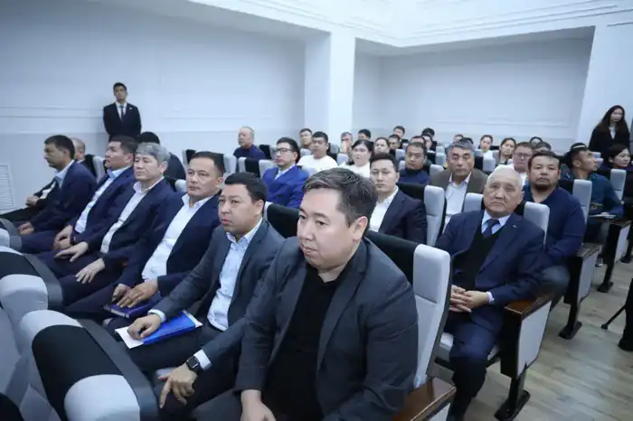 Нурдаулет Килыбай обсудил проблему безработицы в Каракиянском районе и встретился с жителями села Жетыбай