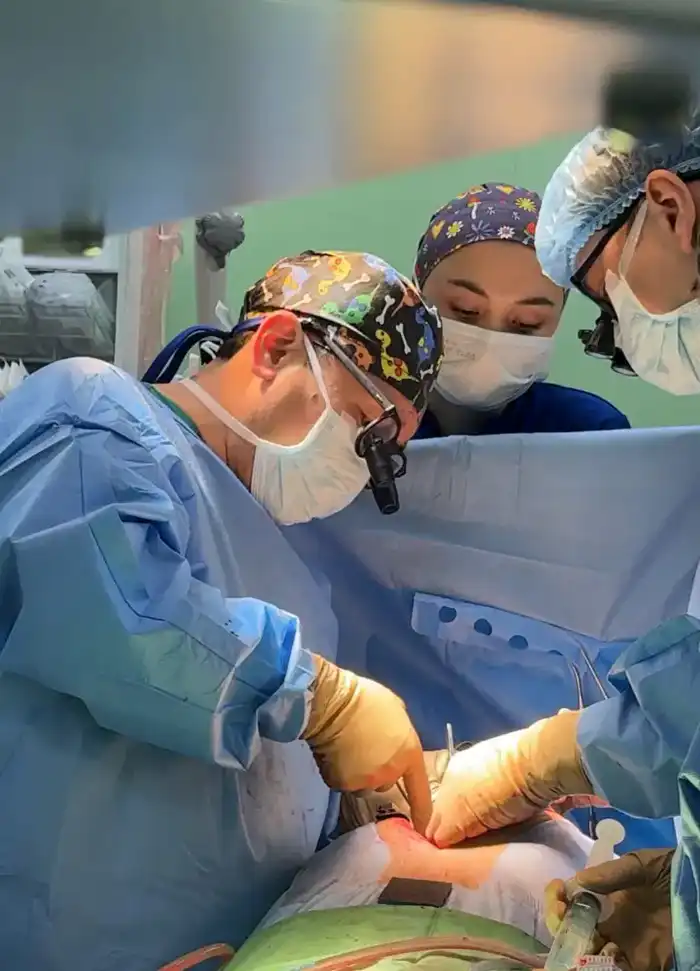 Пять часов операции: алматинские хирурги успешно справились с разрывом аорты у пациента