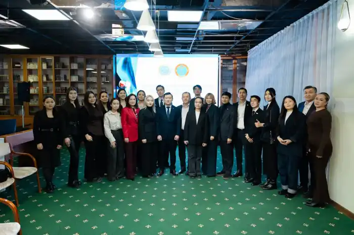 Члены ЦИК РК обсудили с молодежью из Клуба молодых избирателей при ТИК Астаны инициативы и проекты (4)