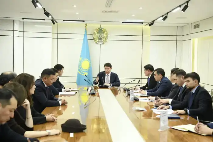 В Астане состоялось очередное совещание с застройщиками по соблюдению законности на стройках (8)