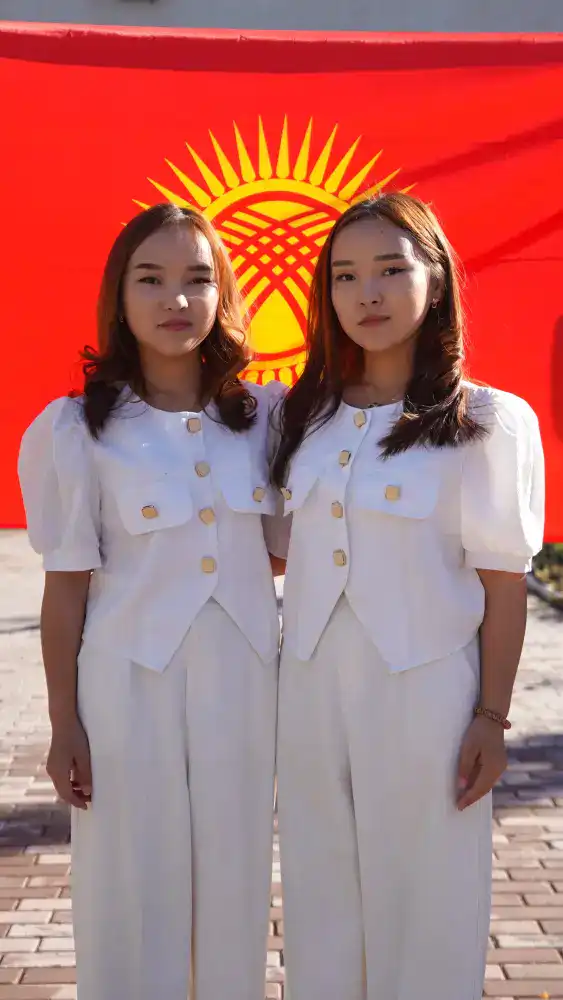 ТРОЙНЯШКИ ИЗ АЗЕРБАЙДЖАНА И ДВОЙНЯШКИ ИЗ КЫРГЫЗСТАНА ИЗУЧАЮТ КАЗАХСКИЙ ЯЗЫК В ТУРКЕСТАНЕ (2)