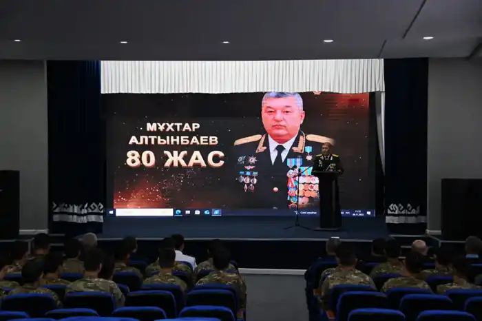 В Актау в честь юбилея генерала армии Алтынбаева прошел урок мужества (2)