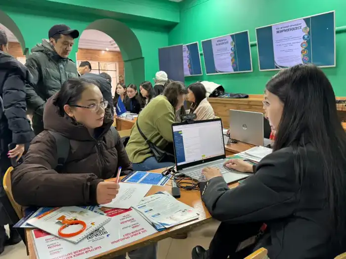 Более 50 работодателей приняли участие в ярмарке вакансий для столичных студентов (5)